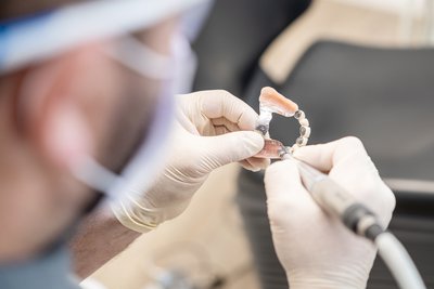 Reparatur von Zahnersatz